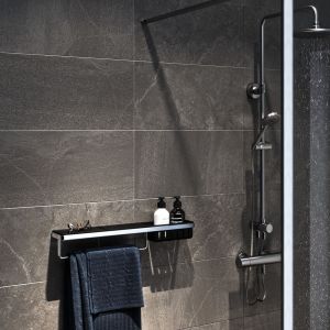 Geesa Rahmen 918854-02-06-630 Ablag mit Handtuchhalter und Duschkorb 63 cm chrom/ schwarz